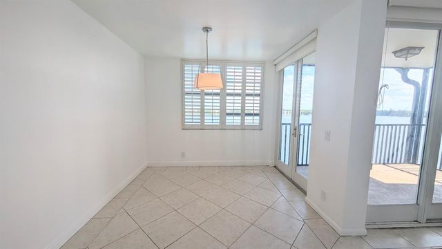 105 Lake Emerald 810, Oakland Park, FL 33309
