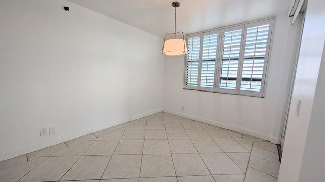 105 Lake Emerald 810, Oakland Park, FL 33309