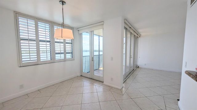 105 Lake Emerald 810, Oakland Park, FL 33309