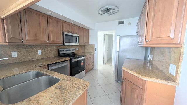 105 Lake Emerald 810, Oakland Park, FL 33309