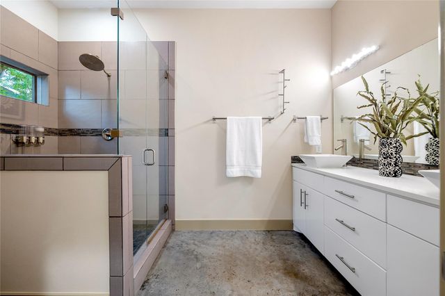 2512 E 2nd ST, Austin, TX 78702