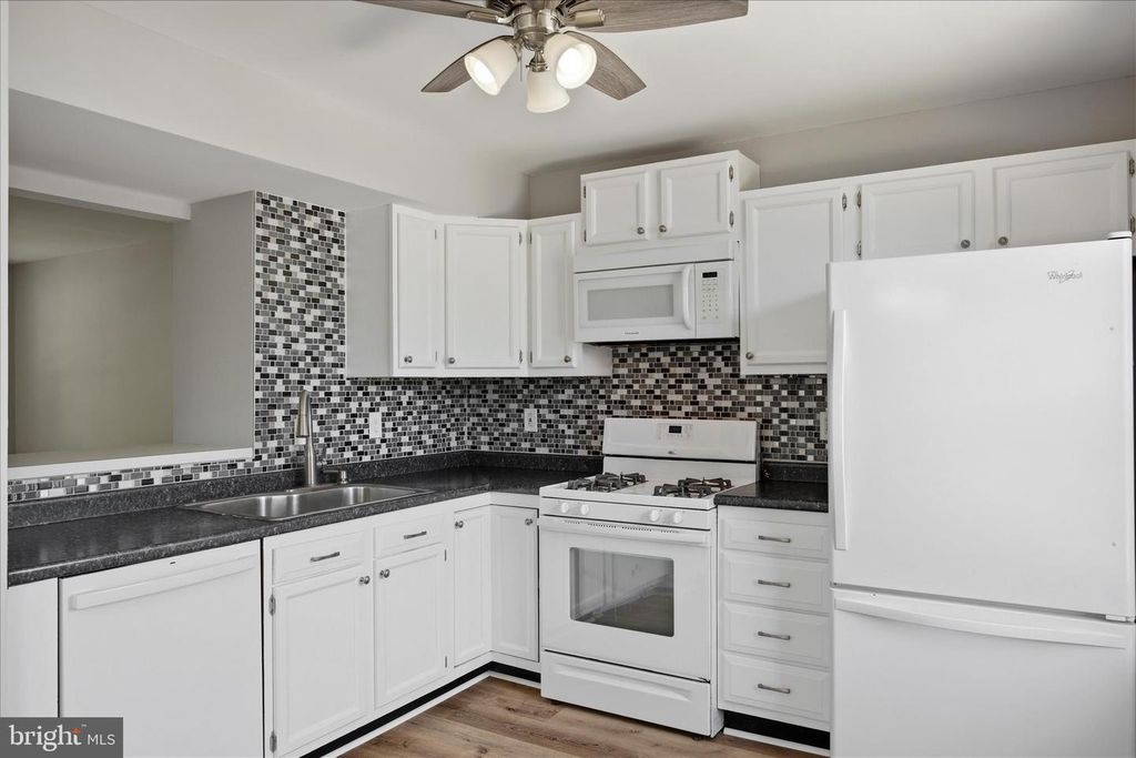 Image 12 of property listing at 2315 BLUEGRASS HEIGHTS, Baltimore, MD 21237