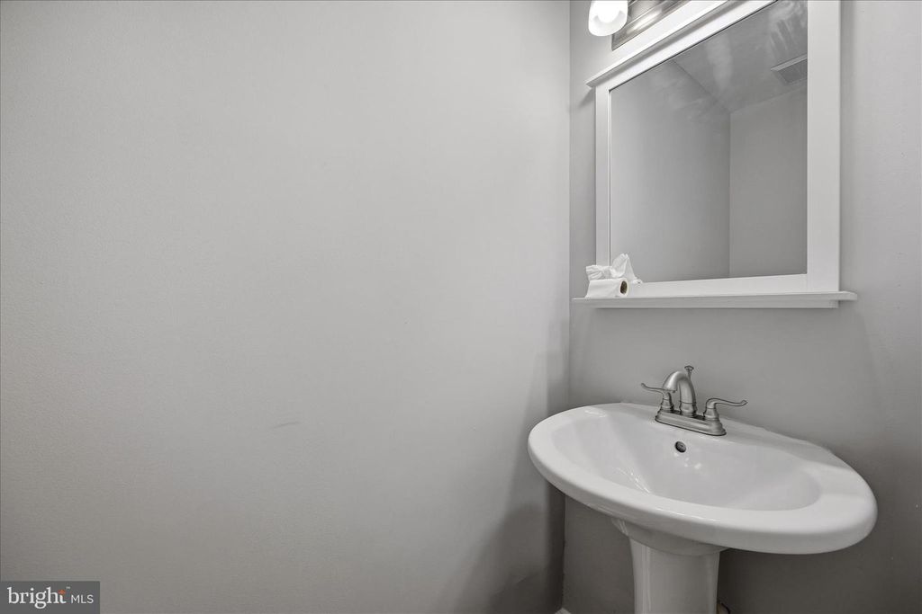 Image 8 of property listing at 2315 BLUEGRASS HEIGHTS, Baltimore, MD 21237