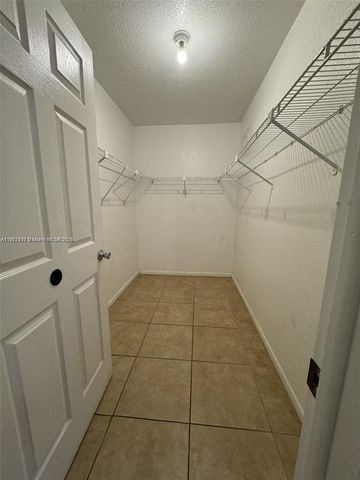 915 SE 13th Rd, Homestead, FL 33035