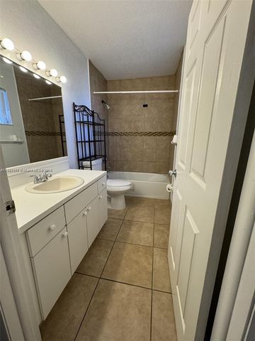 915 SE 13th Rd, Homestead, FL 33035