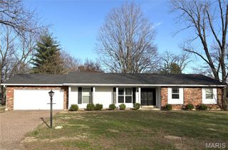 921 Surrey Court, Edwardsville, IL 62025