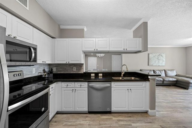 17150 N Bay Road 2913, Sunny Isles Beach, FL 33160