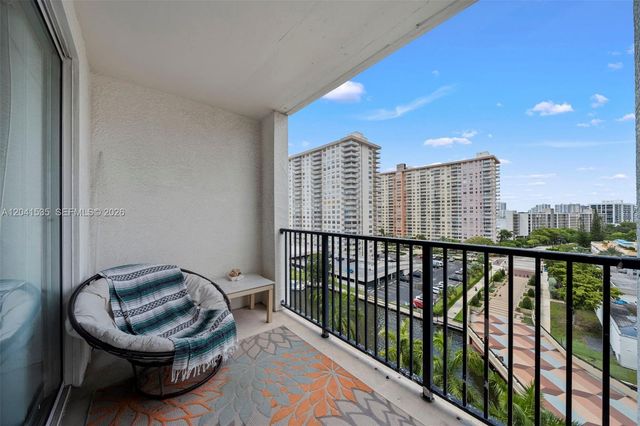 17150 N Bay Road 2913, Sunny Isles Beach, FL 33160