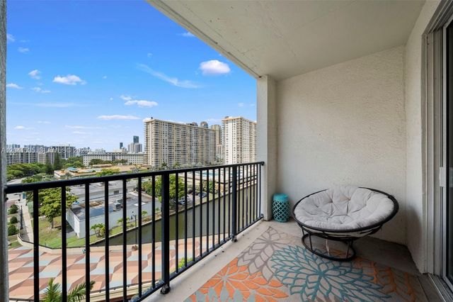 17150 N Bay Road 2913, Sunny Isles Beach, FL 33160