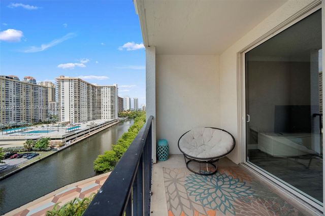 17150 N Bay Road 2913, Sunny Isles Beach, FL 33160