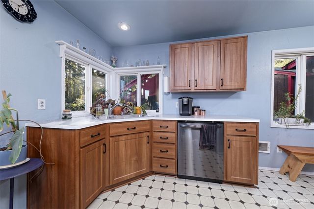 17991 E State Route 3, Allyn, WA 98524