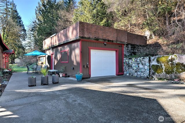 17991 E State Route 3, Allyn, WA 98524