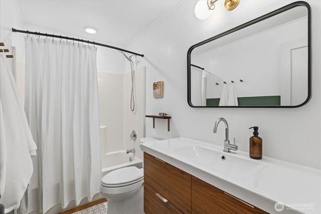 3008 NE 178th Street, Lake Forest Park, WA 98155