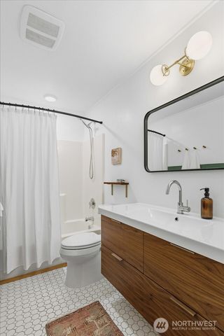 3008 NE 178th Street, Lake Forest Park, WA 98155