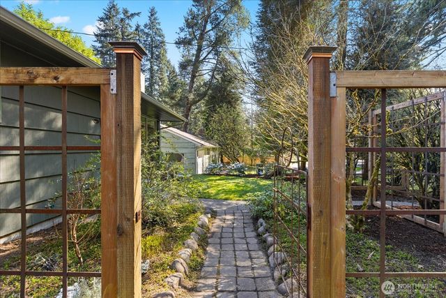 3008 NE 178th Street, Lake Forest Park, WA 98155