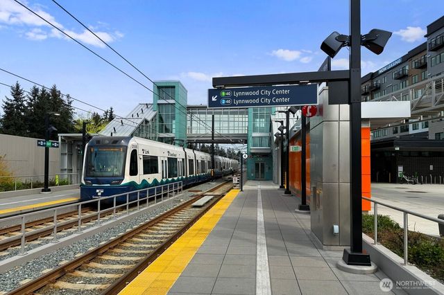 3008 NE 178th Street, Lake Forest Park, WA 98155