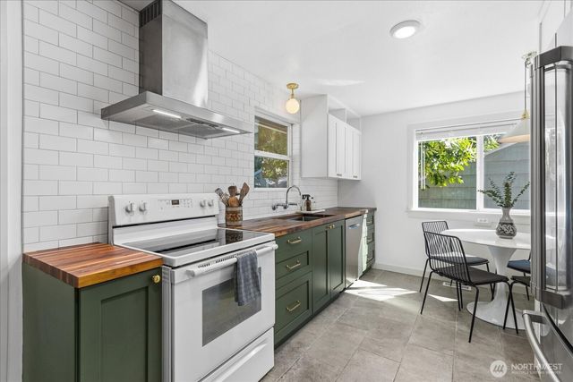 3008 NE 178th Street, Lake Forest Park, WA 98155