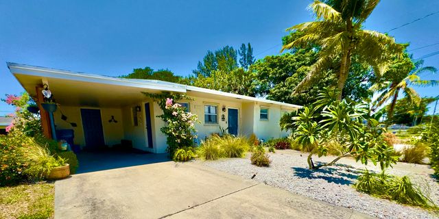 2401 Avenue Q, West Palm Beach, FL 33404