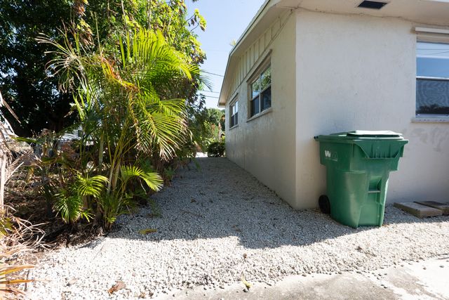 2401 Avenue Q, West Palm Beach, FL 33404
