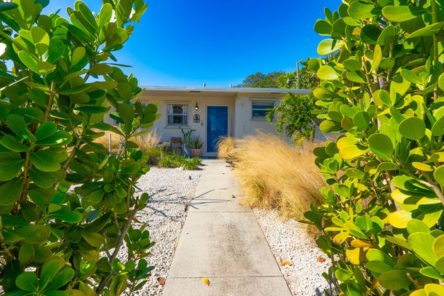 2401 Avenue Q, West Palm Beach, FL 33404