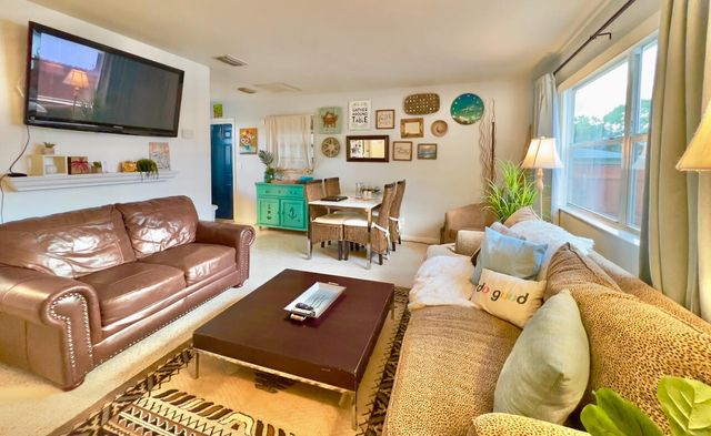 2401 Avenue Q, West Palm Beach, FL 33404