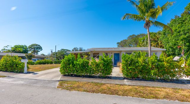 2401 Avenue Q, West Palm Beach, FL 33404