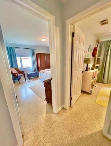 2401 Avenue Q, West Palm Beach, FL 33404