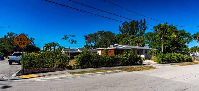 2401 Avenue Q, West Palm Beach, FL 33404