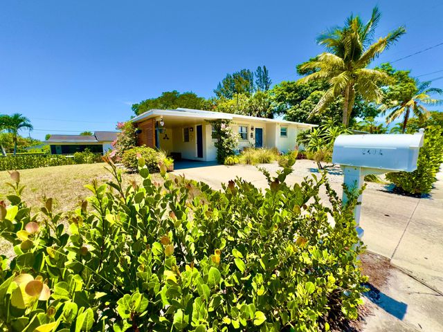 2401 Avenue Q, West Palm Beach, FL 33404