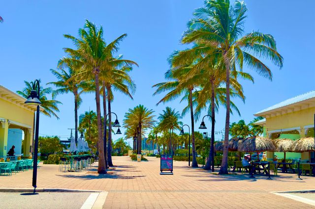 2401 Avenue Q, West Palm Beach, FL 33404