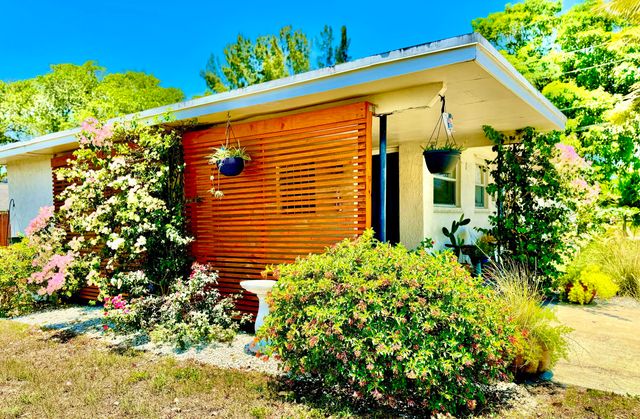 2401 Avenue Q, West Palm Beach, FL 33404