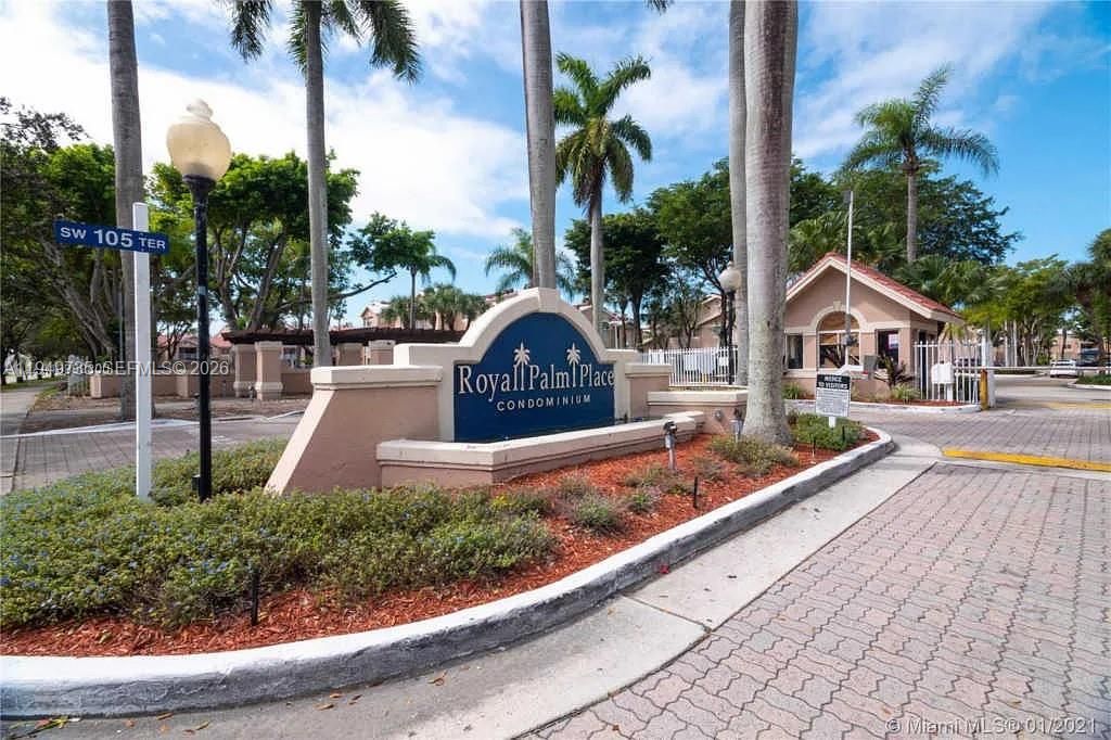 10521 SW 157th Pl 303, Miami, FL 33196