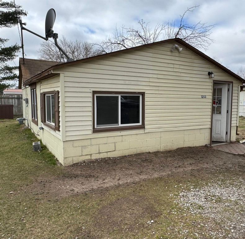 1253 Denton Creek Road, Beaverton, MI 48612