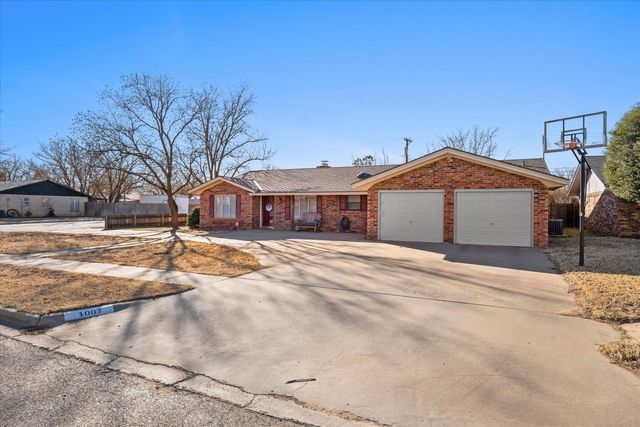 1007 S Howell Street, Brownfield, TX 79316