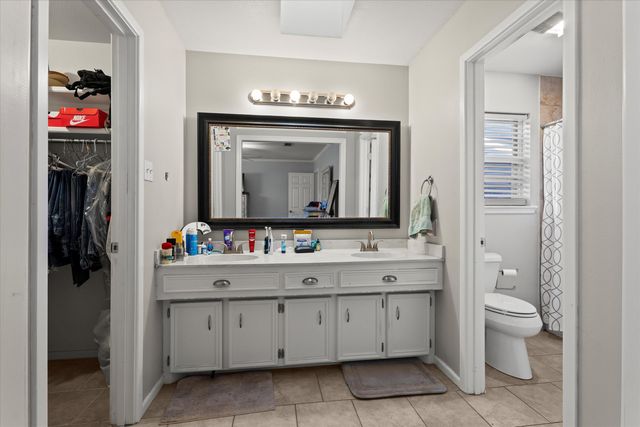 1007 S Howell Street, Brownfield, TX 79316