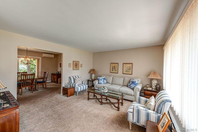 10 Wallace Drive, Plainview, NY 11803