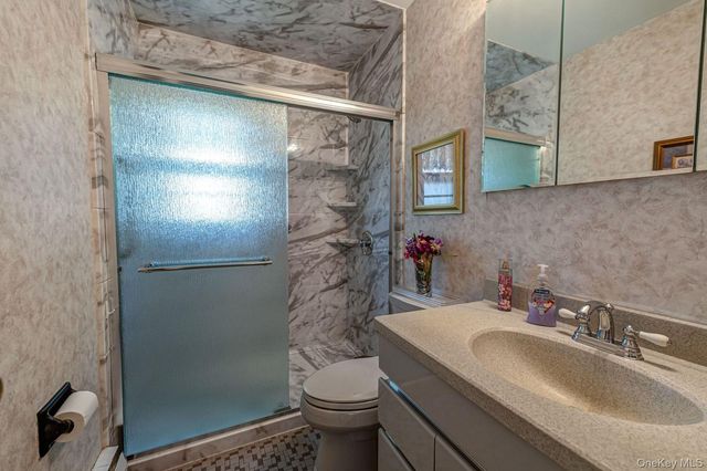 10 Wallace Drive, Plainview, NY 11803