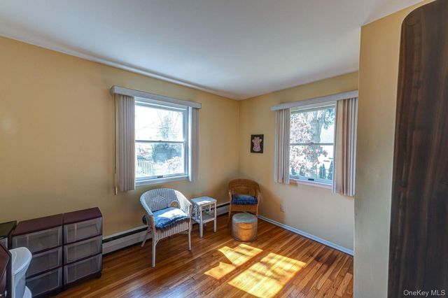 10 Wallace Drive, Plainview, NY 11803