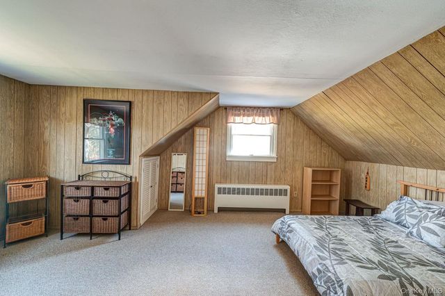 10 Wallace Drive, Plainview, NY 11803