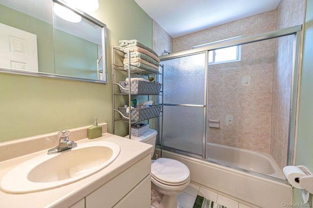 10 Wallace Drive, Plainview, NY 11803