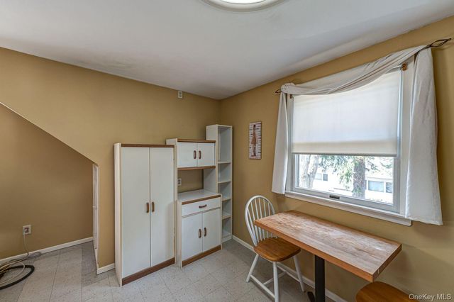 10 Wallace Drive, Plainview, NY 11803