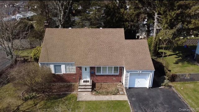 10 Wallace Drive, Plainview, NY 11803