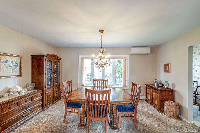 10 Wallace Drive, Plainview, NY 11803