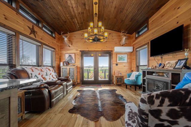 1765 Sugartree Springs Rd, Belvidere, TN 37306