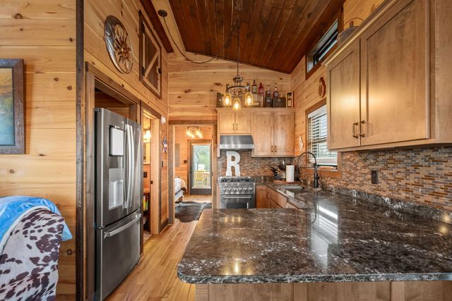 1765 Sugartree Springs Rd, Belvidere, TN 37306