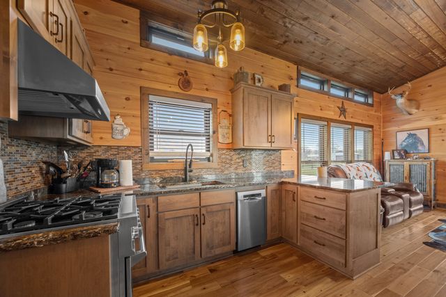 1765 Sugartree Springs Rd, Belvidere, TN 37306