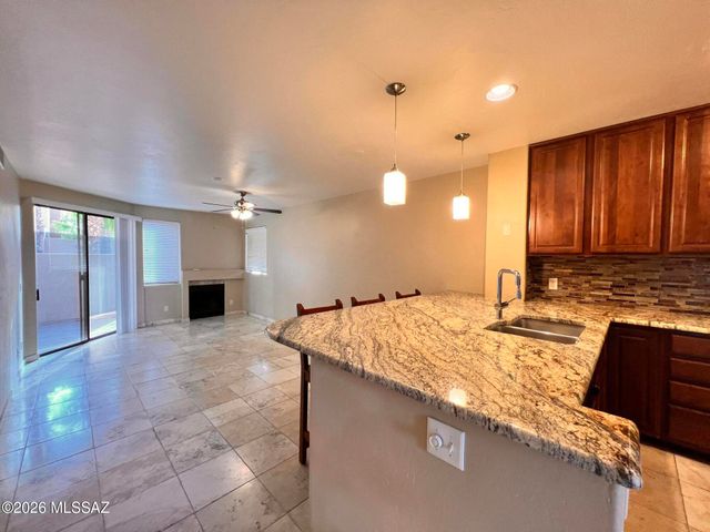 5675 N Camino Esplendora Apt 5129, Tucson, AZ 85718