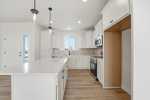 712 Plainside Avenue, Norwalk, IA 50211