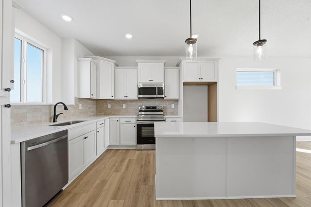 712 Plainside Avenue, Norwalk, IA 50211