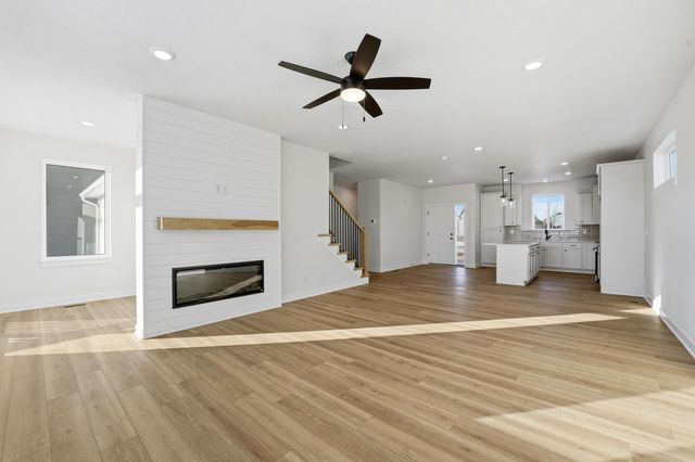 712 Plainside Avenue, Norwalk, IA 50211